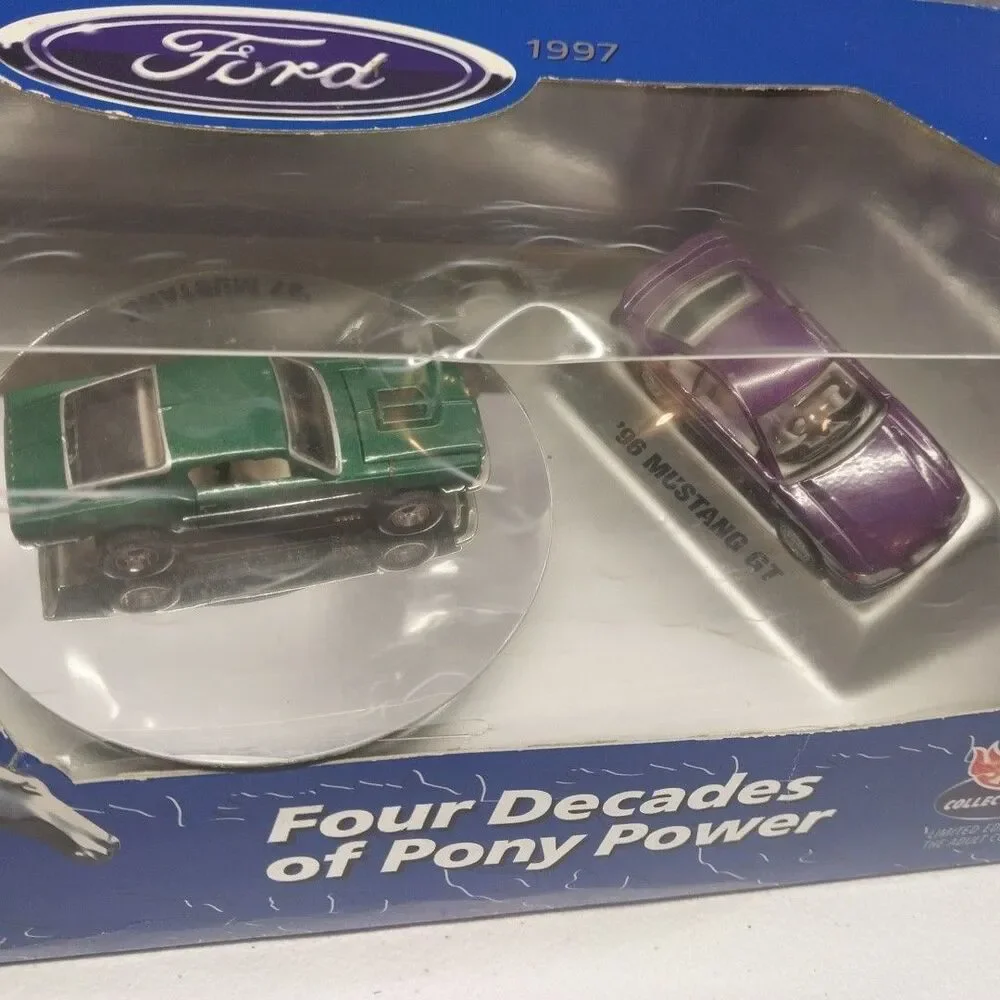 Hot Wheels Ford Four Decades of Pony Power Mustang 3 Car Gift Set Diecast 1:64